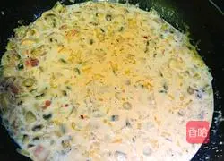 Illustration of how to make a super simple dish for beginners [Chili Sauce and Thick Cheese Meal] 10