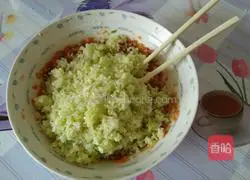 Illustration of how to make cabbage and pork dumplings 5