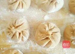 Illustration of how to make buns stuffed with brown sugar and jujube paste 8