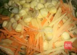 Illustration of how to make spinach double silk cake 3