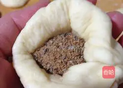 Illustration of how to make steamed buns with brown sugar filling 6