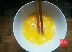 Illustration of how to make fragrant beef and egg fried rice 3