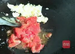 Illustration of how to make tomato and egg fried rice 4