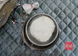 Illustration of how to make banana milk waffles 6