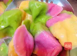 Illustration of how to make three-color dumplings 12
