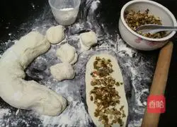 Illustration of how to make pie (pickled vegetables and winter bamboo shoots flavor) 7