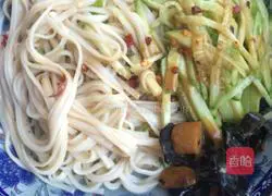 Illustration of how to make simple cold noodles at home 13