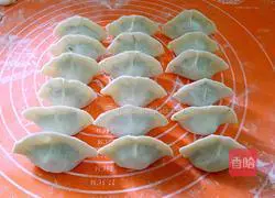 Illustration of how to make fan-shaped dumplings 12