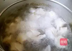 Illustration of how to make large wontons 8