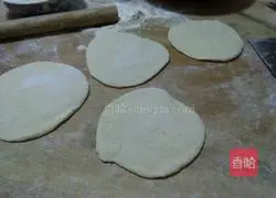 Illustration of how to make seaweed and pork stuffed buns 4