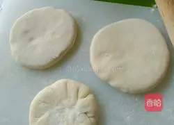 Illustration of how to make pork and green onion pie 5