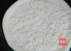 Illustration of making homemade pizza with electric baking pan 12