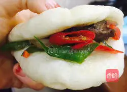 Illustration of how to make lotus leaf steamed buns 2