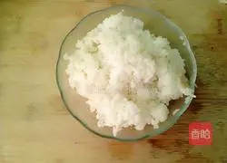 Illustration of how to make fried rice with two peppers and eggs 1