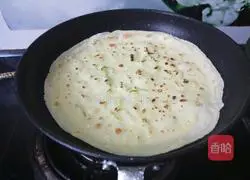 Illustration of how to make delicious scallion pancakes from Laowu Private Kitchen 8