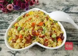 Illustration of how to make golden egg fried rice with jade inlaid 2