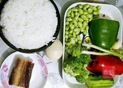 Illustration of how to make fried rice with colorful vegetables and preserved meat 1