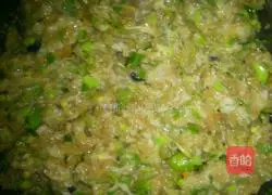 Illustration of how to make dumplings stuffed with beans and meat 6