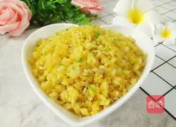 Illustration of how to make simple golden egg fried rice 7