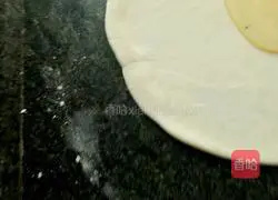 Illustration of how to make pan-fried scallion pancake 9