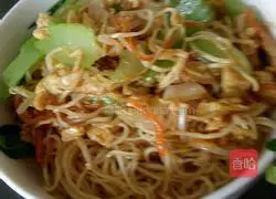 Illustration of how to make fried noodles with eggs 8