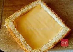 Illustration of how to make an omelette sandwich 3