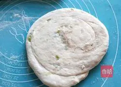 Illustration of how to make green onion cake 5