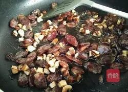 Illustration of how to make sausage braised rice 6