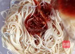 Illustration of how to make lemon chicken breast noodles 8