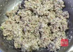 Illustration of how to make dumplings stuffed with pickled cabbage and oil residue 7