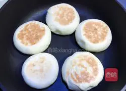 Illustration of making dough sugar cakes 6