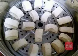 Illustration of how to cut steamed buns 6