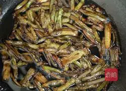 Illustration of how to make noodles with scallion oil 4