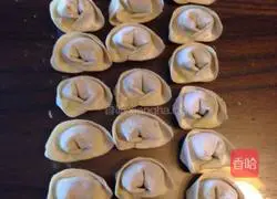 Illustration of how to make wontons stuffed with cabbage 2