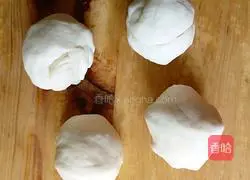 Illustration of how to make hydrangea steamed buns 3