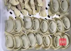 Illustration of how to make yellow croaker wontons with pickled vegetables and bamboo shoots 8