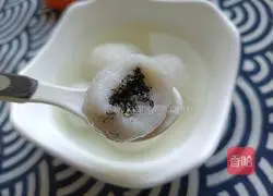 Illustration of how to make rice and black sesame dumplings 12