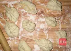  Illustration of how to make corn, carrot and pork dumplings 10