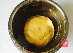 Illustration of how to cut steamed buns with pumpkin knife 5