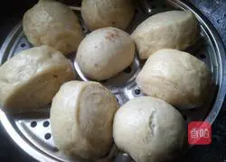 Illustration of how to make brown sugar steamed buns 13