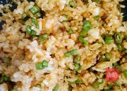 Illustration of how to make cowpea and soy sauce fried rice 7