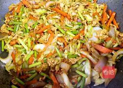 Illustration of how to make assorted fried noodles 1