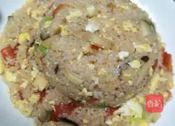 Illustration of how to make fried rice with mushrooms and eggs 13