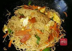 Illustration of how to make vegetarian fried noodles 8