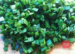 Illustration of how to make onion and meat dumplings 3