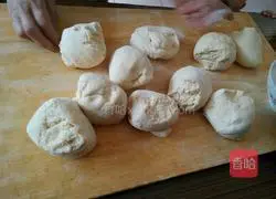 Illustration of how to make corn flour noodles steamed buns 5