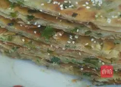 Illustration of how to make scallion pancake 6