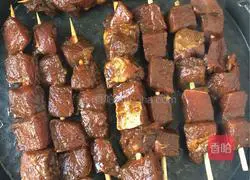 Illustration of how to make beef skewers (electric cake baffle) 6