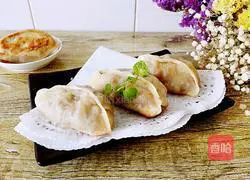 Illustration of how to make mutton pot stickers and dumplings 13