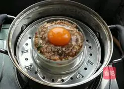 Illustration of how to make sun-cooked egg patties 5